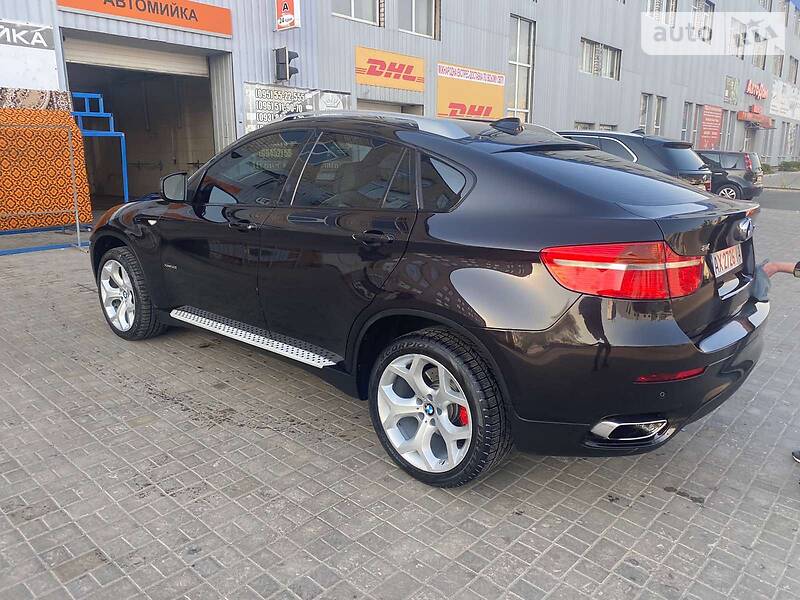 Позашляховик / Кросовер BMW X6 2011 в 