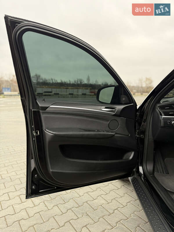 Внедорожник / Кроссовер BMW X6 2011 в Черновцах