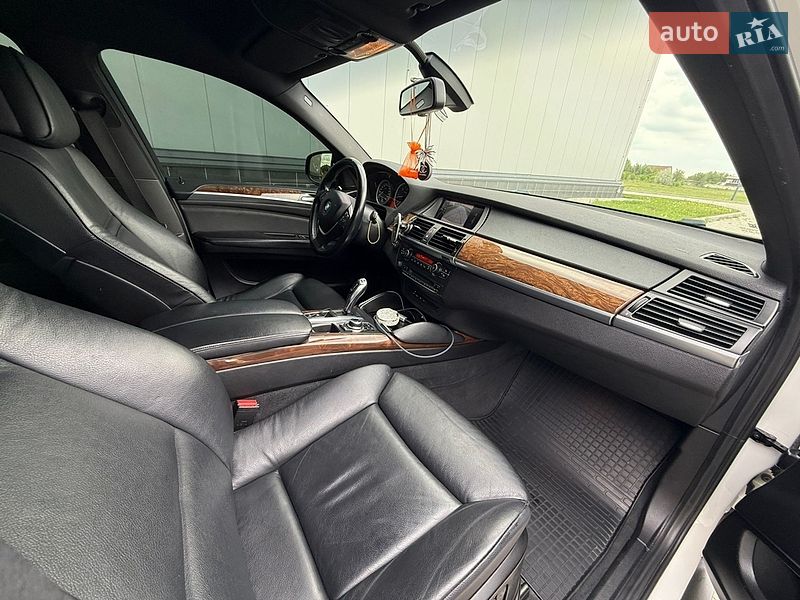 Внедорожник / Кроссовер BMW X6 2011 в Ровно