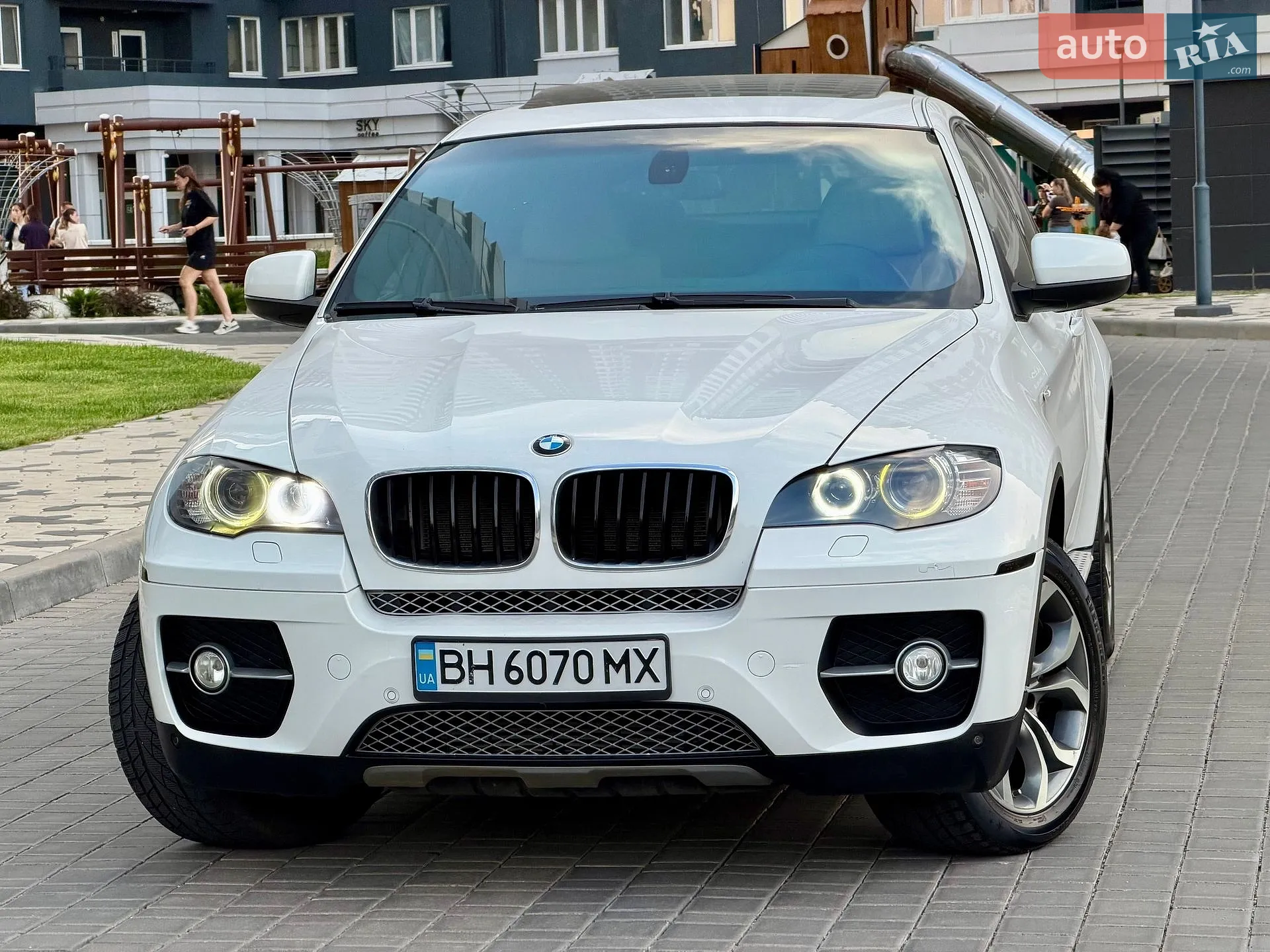 2010 BMW X6 - мініатюра 16