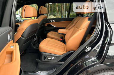 Позашляховик / Кросовер BMW X7 2020 в 