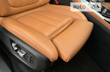 Позашляховик / Кросовер BMW X7 2020 в 