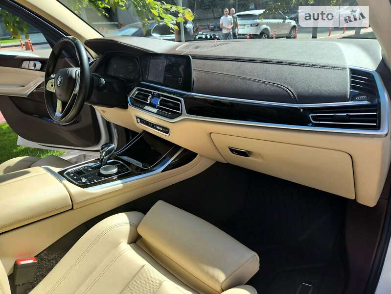 Позашляховик / Кросовер BMW X7 2019 в 