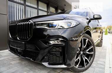 Позашляховик / Кросовер BMW X7 2022 в 