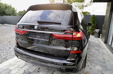 Позашляховик / Кросовер BMW X7 2022 в 