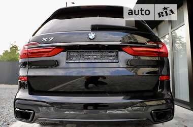 Позашляховик / Кросовер BMW X7 2022 в 