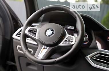Позашляховик / Кросовер BMW X7 2022 в 
