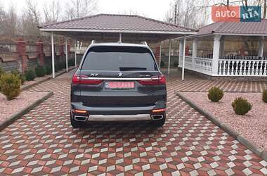 Позашляховик / Кросовер BMW X7 2021 в 