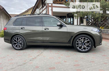 Позашляховик / Кросовер BMW X7 2022 в 