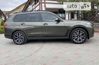 Позашляховик / Кросовер BMW X7 2022 в 
