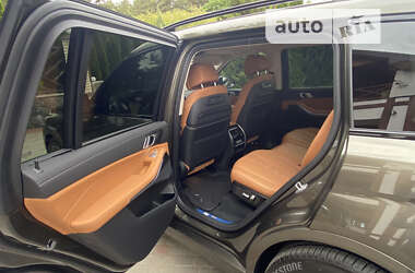 Позашляховик / Кросовер BMW X7 2022 в 