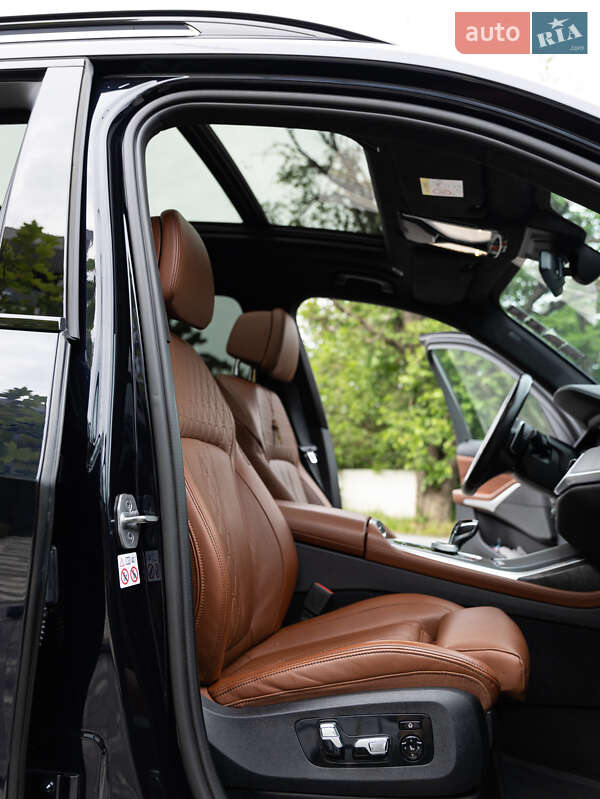 Внедорожник / Кроссовер BMW X7 2021 в Ужгороде