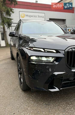 Позашляховик / Кросовер BMW X7 2022 в 