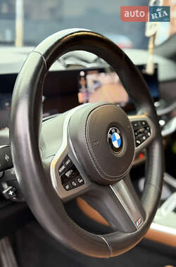 Позашляховик / Кросовер BMW X7 2022 в 