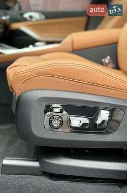 Позашляховик / Кросовер BMW X7 2022 в 