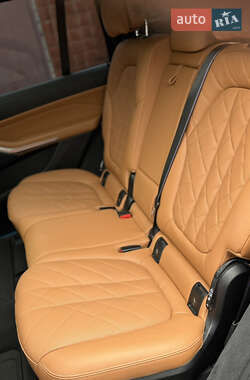 Позашляховик / Кросовер BMW X7 2022 в 