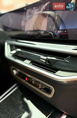 Позашляховик / Кросовер BMW X7 2022 в 