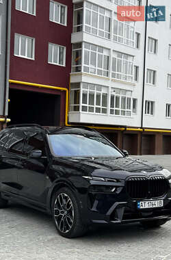 Позашляховик / Кросовер BMW X7 2022 в 