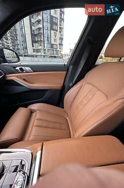 Внедорожник / Кроссовер BMW X7 2021 в 
