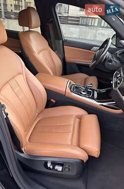 Внедорожник / Кроссовер BMW X7 2021 в 