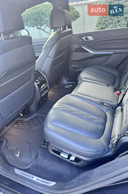 Позашляховик / Кросовер BMW X7 2021 в 