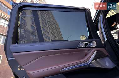 Позашляховик / Кросовер BMW X7 2024 в 