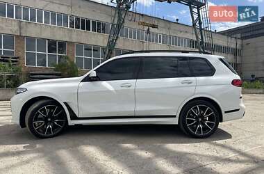 Позашляховик / Кросовер BMW X7 2022 в 