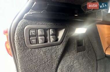 Позашляховик / Кросовер BMW X7 2022 в 