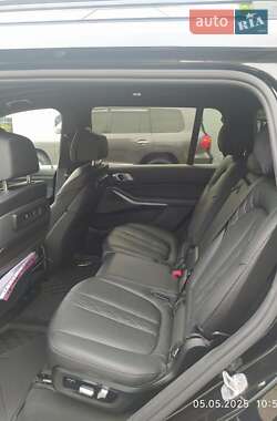 Внедорожник / Кроссовер BMW X7 2021 в 