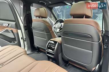 Позашляховик / Кросовер BMW X7 2020 в 