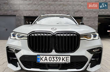 Позашляховик / Кросовер BMW X7 2022 в 