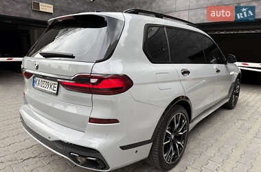 Позашляховик / Кросовер BMW X7 2022 в 