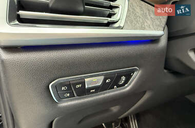 Позашляховик / Кросовер BMW X7 2022 в 