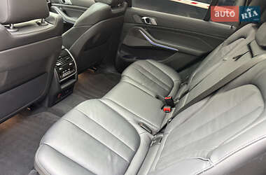 Позашляховик / Кросовер BMW X7 2022 в 