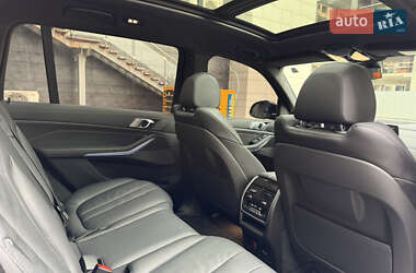 Позашляховик / Кросовер BMW X7 2022 в 