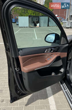 Позашляховик / Кросовер BMW X7 2022 в 