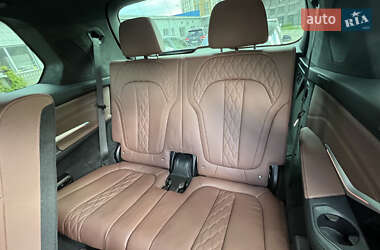 Позашляховик / Кросовер BMW X7 2022 в 