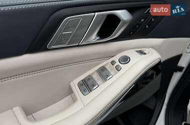 Позашляховик / Кросовер BMW X7 2020 в 