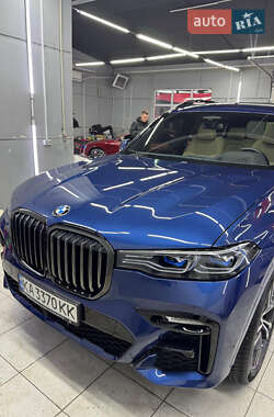 Позашляховик / Кросовер BMW X7 2022 в 