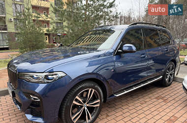 Позашляховик / Кросовер BMW X7 2022 в 