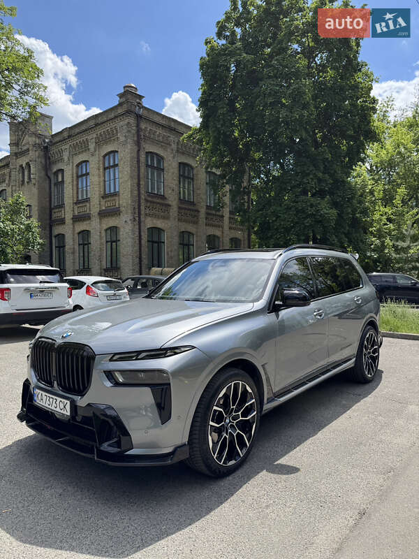 Позашляховик / Кросовер BMW X7 2023 в 