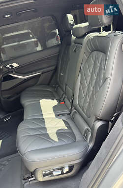 Позашляховик / Кросовер BMW X7 2023 в 