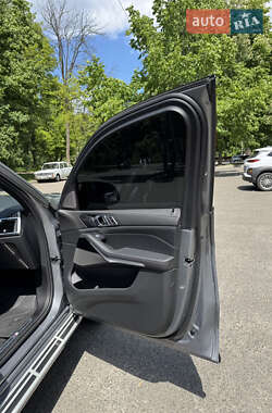 Позашляховик / Кросовер BMW X7 2023 в 