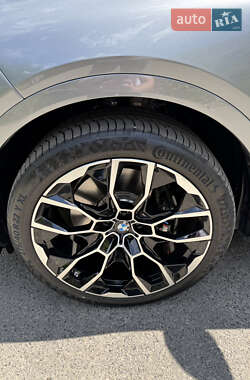 Позашляховик / Кросовер BMW X7 2023 в 