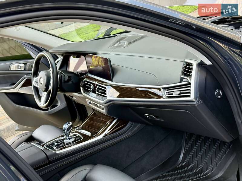 Внедорожник / Кроссовер BMW X7 2021 в Одессе
