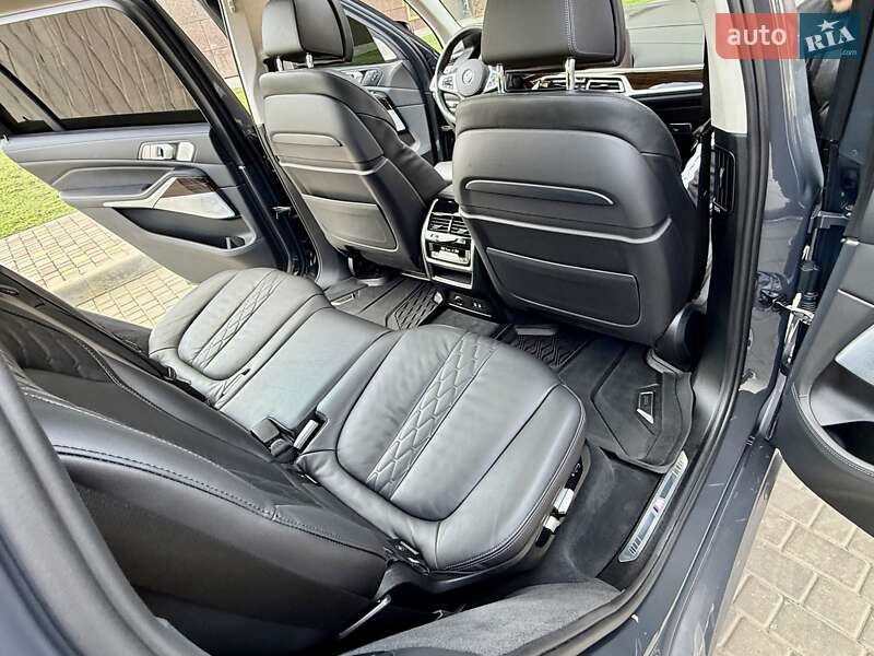 Внедорожник / Кроссовер BMW X7 2021 в Одессе