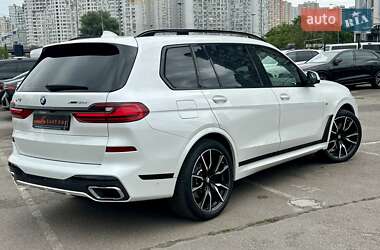 Позашляховик / Кросовер BMW X7 2022 в 