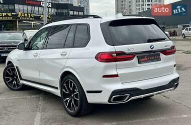 Позашляховик / Кросовер BMW X7 2022 в 
