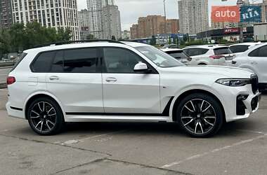 Позашляховик / Кросовер BMW X7 2022 в 