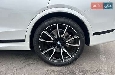 Позашляховик / Кросовер BMW X7 2022 в 